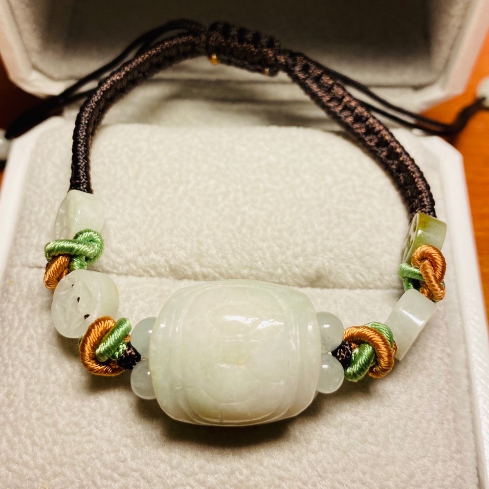 Hand carved and knitted jade bracelet